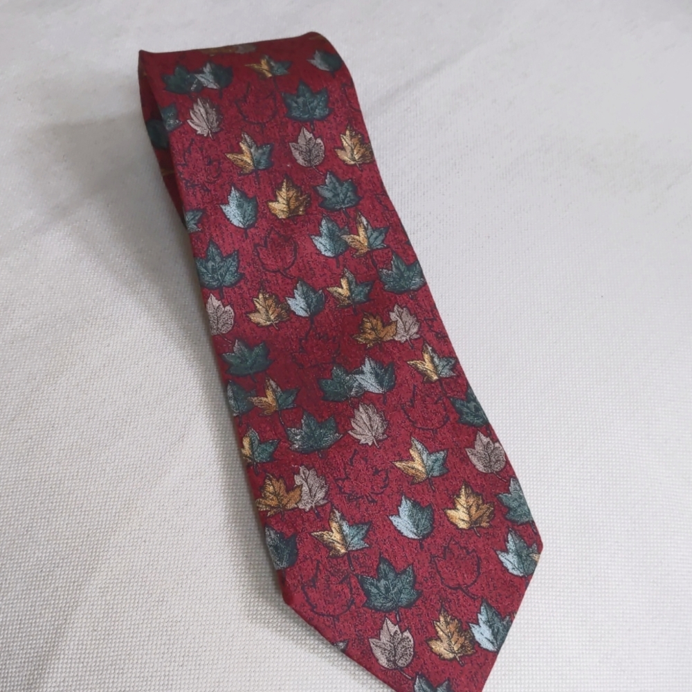 Ermenegildo Zegna Silk Tie with Autumn Leaves. Made in Italy.